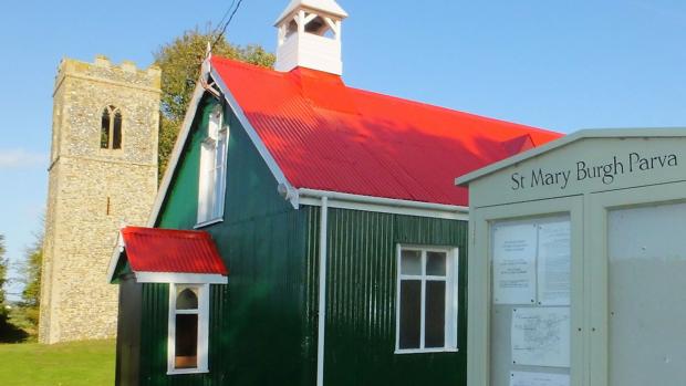 Would you like to stay somewhere truly extra-ordinary? Introducing St Mary Burgh Parva! This beautiful church from 1903 is a ‘tin tabernacle,’ a prefabricated and (supposedly) temporary place of worship. Now you can stay here overnight. Find out more: champing.co.uk/church/burgh-p…