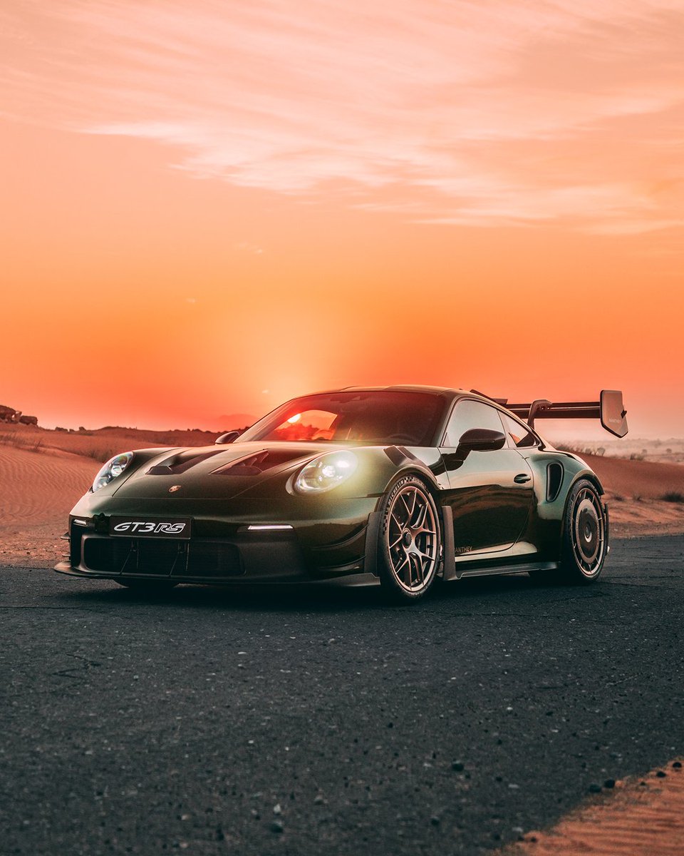 PlfFans's tweet photo. Aerodynamics redefined: The 911 GT3 RS Manthey Kit is built to dominate.

Spotted by @Stephan_Bauer.

#Porsche #PorscheTequipment #PorscheMotorsport #911GT3RSMR #992GT3RSMR #GT3RSMR #Manthey #MantheyRacing #MantheyPerformanceKit #MantheyKit #PerformanceKit #Kit #GenuineParts https://t.co/oV2srieZ4w