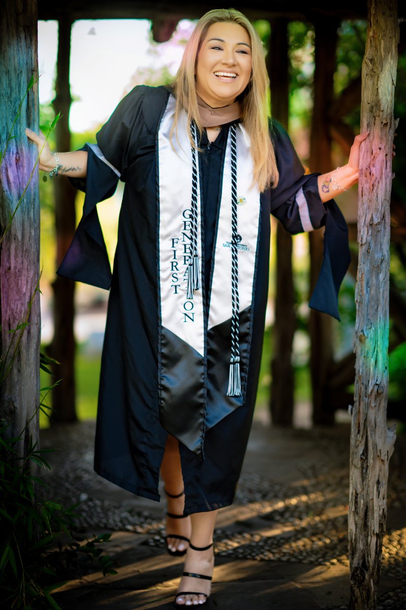 lenslightlove's tweet photo. Grads, Families, Quinceaneras, Weddings...we do it all!
#lenslightlove #photography #sanantoniophotography #graduationphotography #familyportraits https://t.co/JvosftApYG