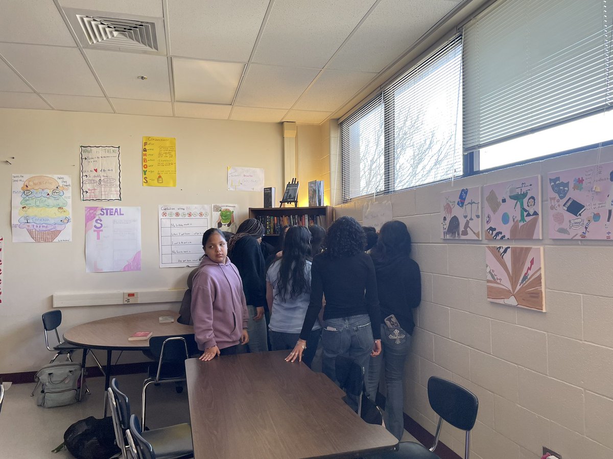 MsNavarro0's tweet photo. It's been a tough year for me. So grateful to @HaloRogers for coming up with a classroom reset plan to help me out! Although it was scary to be vulnerable with the students, it definitely paid off.
#GallaryWalk #seventhgradeELA #ClassroomReset #Breakthrough https://t.co/4QqZxNTOB9