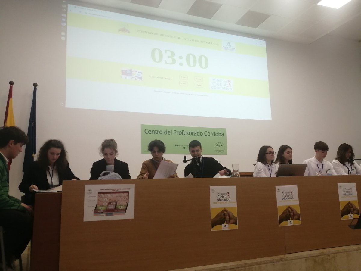 Gran final en la fase provincial del Torneo de Debate Educativo de idiomas (inglés) entre el IES Maimónides y el IES Ángel de Saavedra. ¡Enhorabuena a ambos equipos por sus magníficas intervenciones, así como a su profesorado! <a href="/cepcordoba/">CEP Córdoba</a> <a href="/BECREA_CORDOBA/">Red BECREA_CÓRDOBA</a>