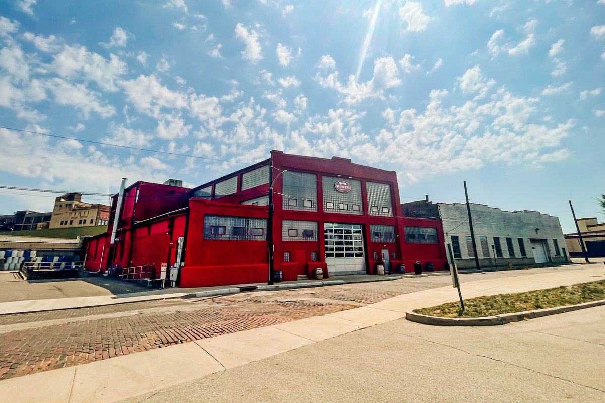#Collegebasketball kicks off in #Dayton this Tuesday &amp; Wednesday! If you're in town for the games - swing by our Dayton Taproom starting at 3pm both days for all your pregame action. Grab a pint, fuel up with some &amp; get ready for the madness!

Located at 26 Wyandot St, Dayton, OH