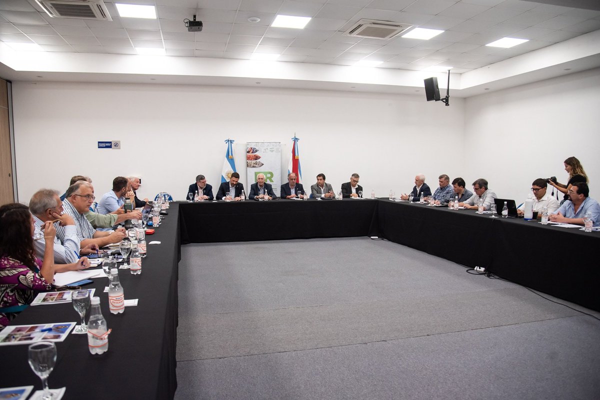 #MesaDePesca de la <a href="/regionlitoral/">Region Litoral</a>
Se tocó en #ER: 

La unificación de políticas públicas de control de pesca comercial en el Litoral, el manejo de cupos, los permisos para ejercer la actividad deportiva, y la veda total de captura del dorado, entre otros.