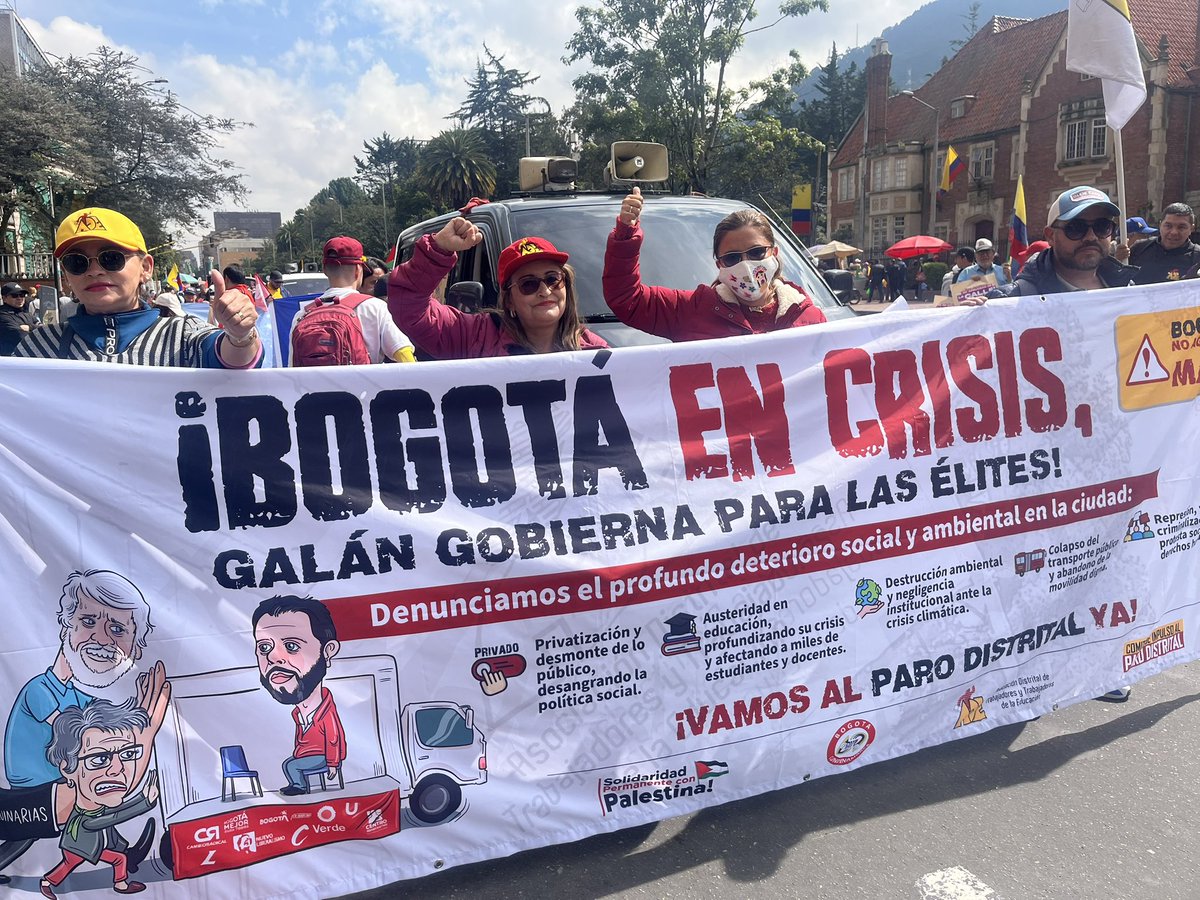 La secretaria de Educación de Bogotá, junto a su alcalde Galán, siguen reprimiendo y vulnerando el derecho a la protesta, un derecho fundamental y legítimo en todo el mundo, amenazan, llaman lista pero no atienden  los problemas de los estudiantes ni las comunidades.