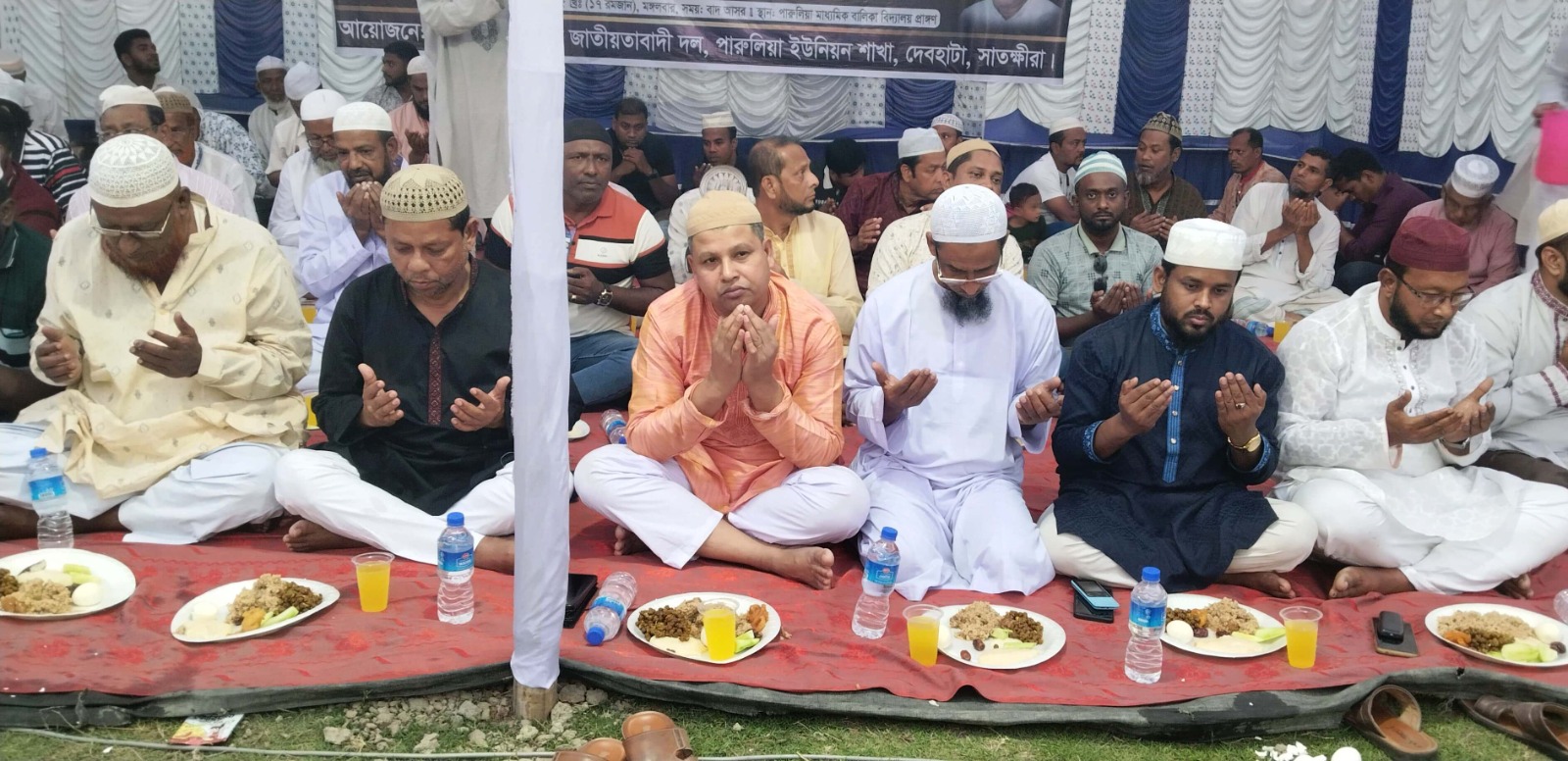 দেবহাটার পারুলিয়া ইউনিয়ন বিএনপির উদ্যোগে দোয়া ও ইফতার মাহফিল