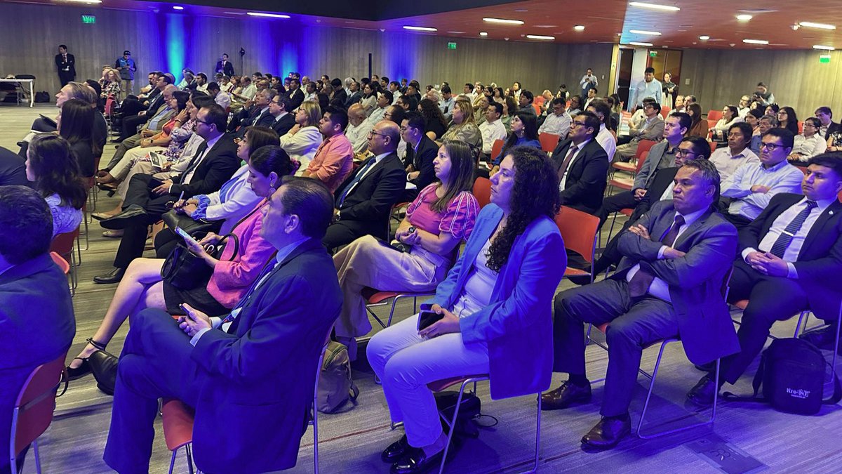 #AEstaHora estamos en Lima 🇵🇪 en el foro "Perspectivas para una gestión sostenible, confiable y equitativa del agua", un espacio para dialogar sobre los retos y oportunidades para la provisión de agua potable.💧🌎 #DíaMundialDelAgua #WorldWaterDay