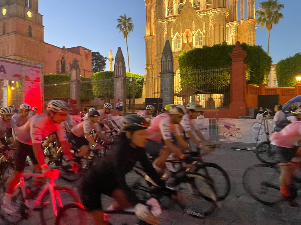 ItalyinMEX's tweet photo. #Classicissima 2025, IV edición de la carrera ciclista amateur en Guanajuato inspirada por la Milano-Sanremo. Importante iniciativa de diplomacia deportiva, organizada por la @CamaraItaliaMx y patrocinada por la Embajada para fortalecer la relación entre 🇮🇹 y 🇲🇽
@ItalyMFA https://t.co/EpWxOBWbt7