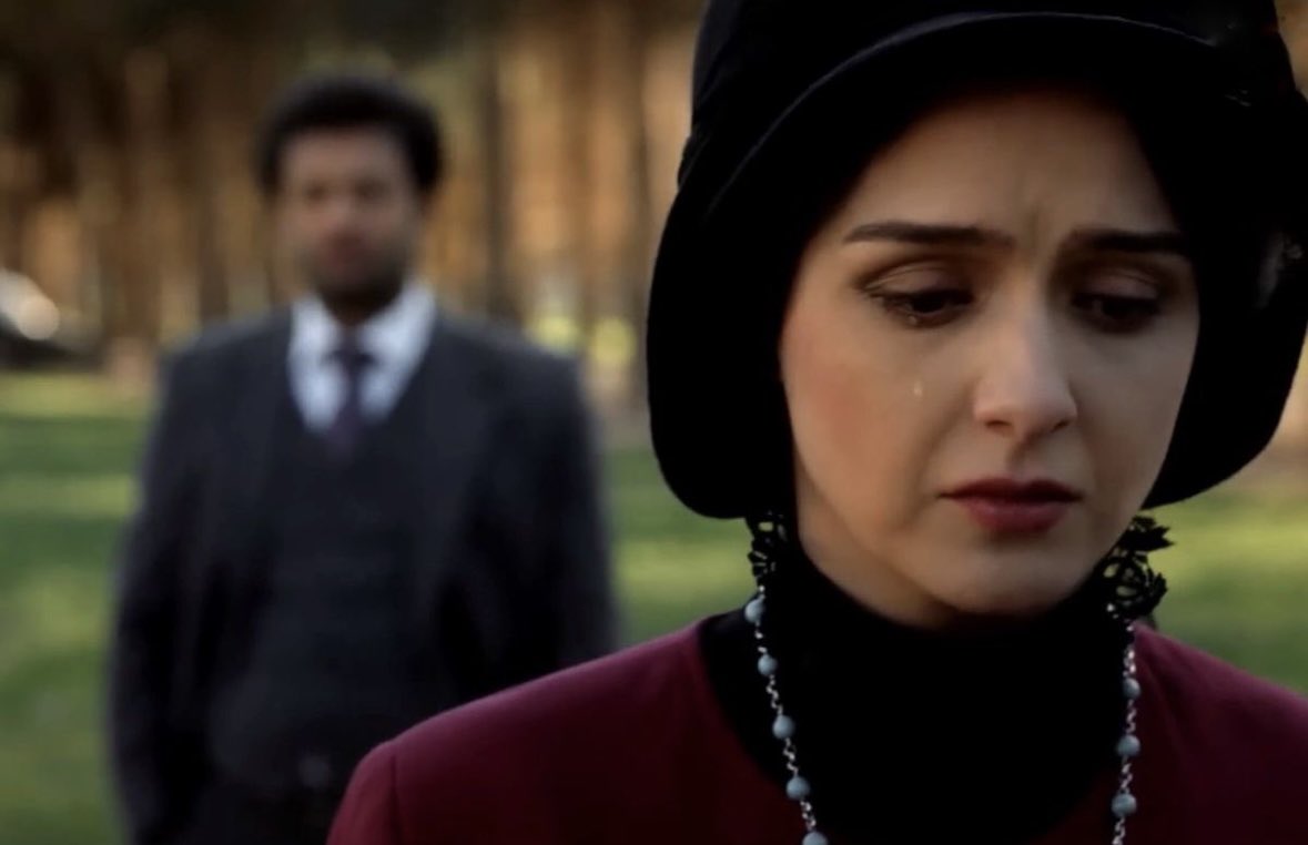 الصوره تقول :

بـنصحك في شطرً يسوى ملايين
احذر دروب اهل الهوى لا تجيها