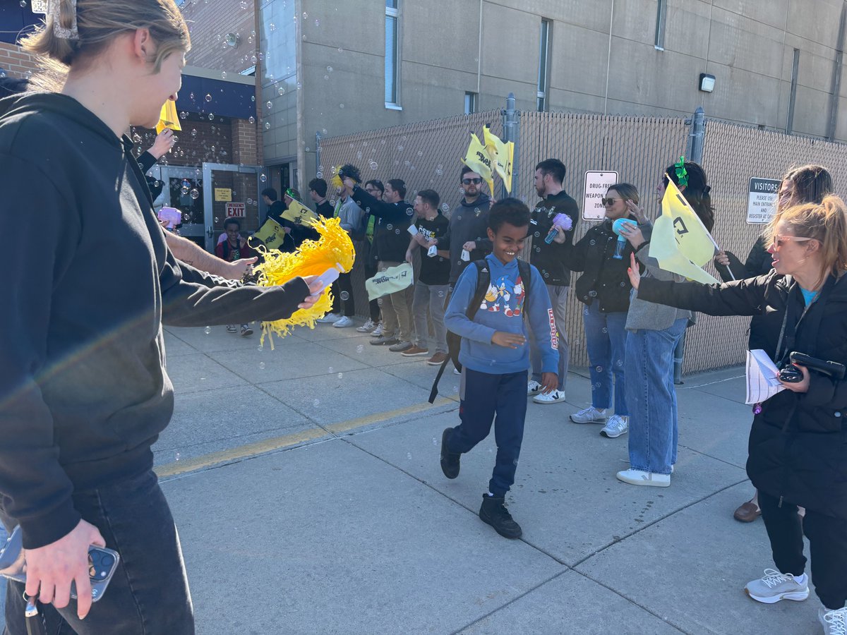⚽☘️ Everest Elementary got a St. Patrick’s Day surprise from Columbus Crew staff, Crew Cat, &amp; S.C.! 🎉 They popped into classrooms to celebrate perfect attendance, bringing excitement &amp; high-fives! 💛🖤 Students had a blast staying in the game! #HornetsTakeFlight