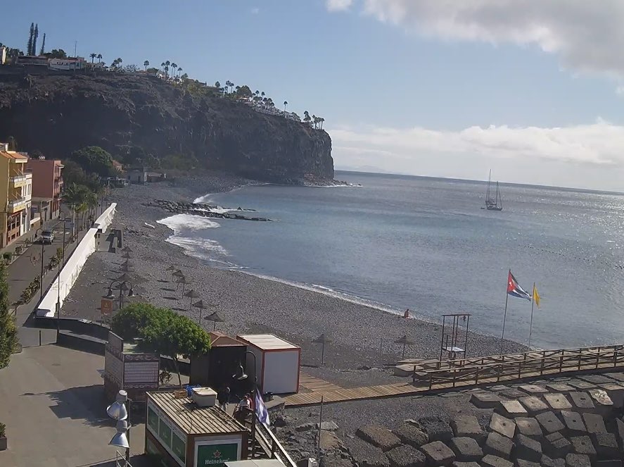 CanariasLifeW's tweet photo. 🌞🌊 Playa Santiago en Alajeró nos regala unas vistas espectaculares: sol radiante, mar en calma y un ambiente perfecto para desconectar. 🏝️✨
📲 Comprueba en directo el tiempo y las vistas en https://t.co/MnT9wHr7uU.
#CanariasLife #PlayaSantiago #Alajeró #LaGomera #SolYMar https://t.co/beSb86FfSx