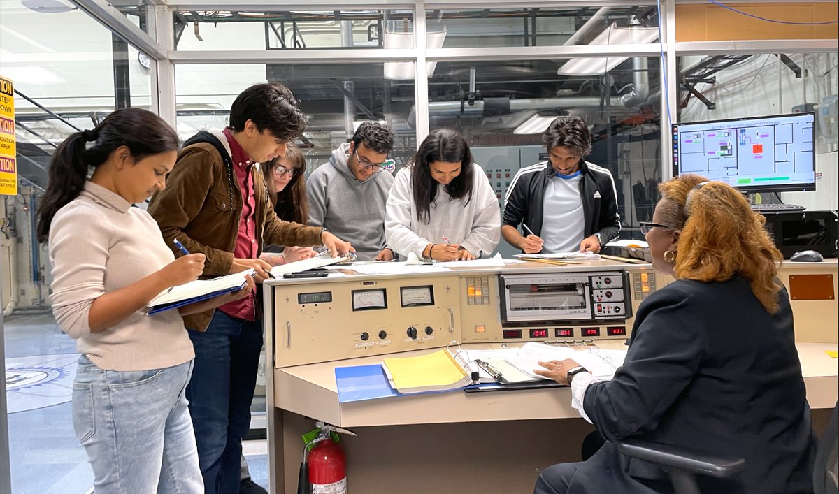 fiu_ece's tweet photo. 🌟 Exciting collaboration alert! FIU and UF have teamed up for the UF-FIU Reactor Sharing Program, providing hands-on nuclear engineering training to FIU students and researchers. 🏫🔬 Real-world skills, real-time learning! #NuclearEngineering #FIU #UF #CollaborationExcellence https://t.co/S9uhGbeMZo