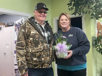abovebeyondhc's tweet image. Ken B., a former patient, brought flowers to our office to thank his care team! 💐 Despite battling health issues, Ken’s positive attitude and humor made him a joy to care for. His journey is a reminder of the strength and laughter that make our work so rewarding. 💖
