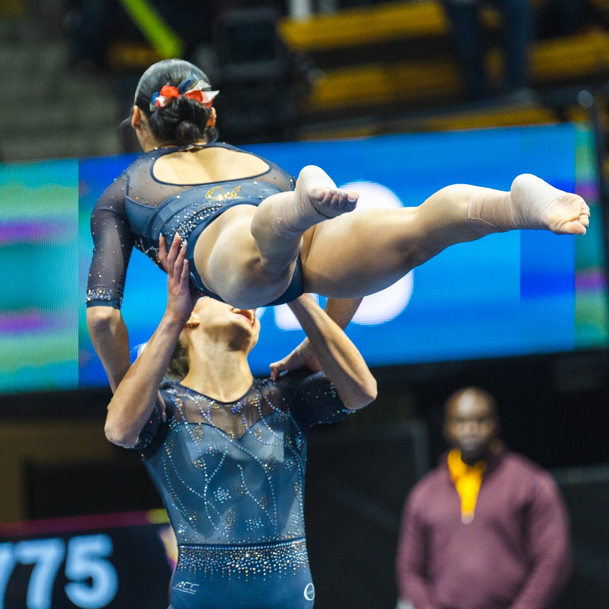 CalWGym's tweet photo. Who did it better? 🤔🤭

📸: Don Collier/Tayler Perez

#GoBears | #OneDayBetter https://t.co/o751uC1mJU