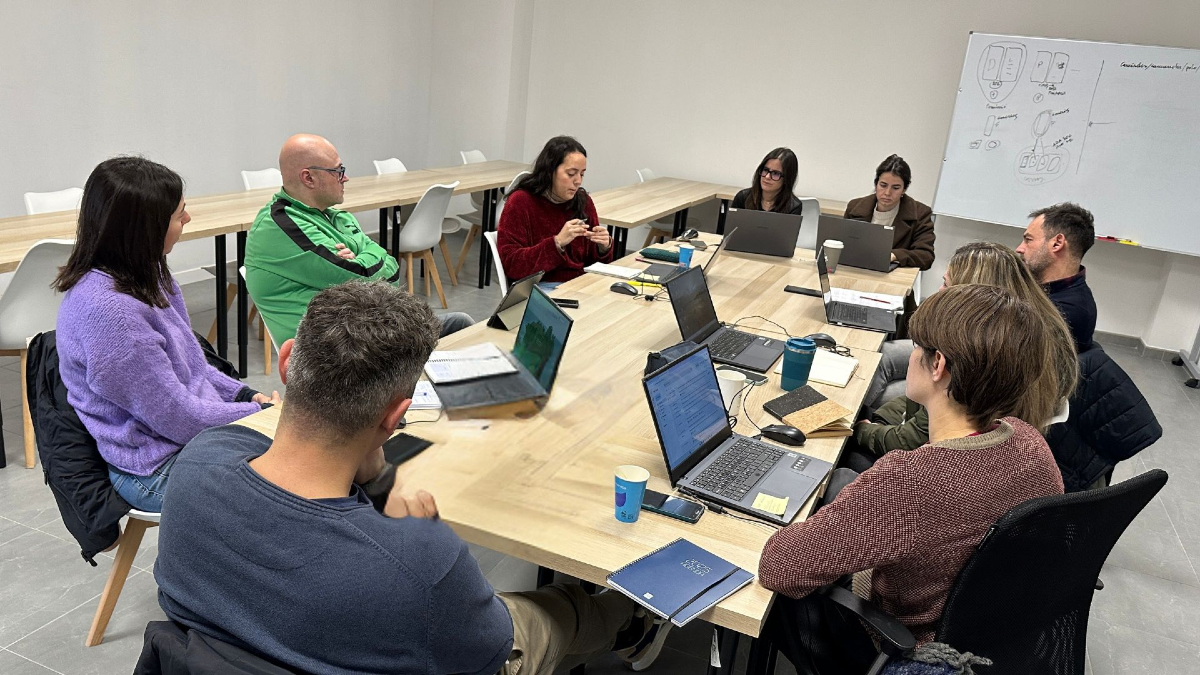 Matí de reunió de tot l'equip dels diferents cursos del Programa Singulars. Valorem el desenvolupament de les diferents accions i el progrés de cada un dels i les alumnes.

#EinesperTothom #ProjecteSingulars #Reunió #Equip #Valoració #Granollers #VallèsOriental