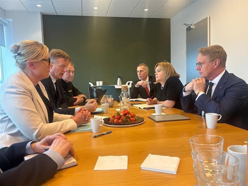 Hans Leijtens, framkvæmdastjóri Frontex, evrópsku landamæra- og strangæslustofnunarinnar, fundaði með dómsmálaráðherra Íslands, Þorbjörgu Sigríði Gunnlaugsdóttur. 

Ísland er mikilvægur þátttakandi í Schengen og Frontex samstarfi og stuðlar aktívt að öruggum landamærum okkar.