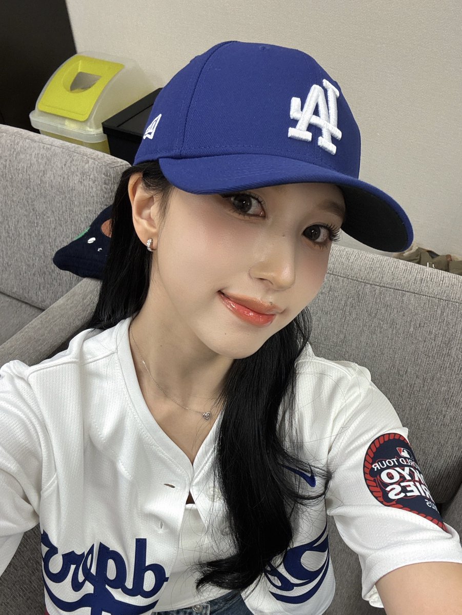 godmitzu's tweet photo. MINA SELCA SHE'S SO GORGEOUS https://t.co/cI0tqv7grh