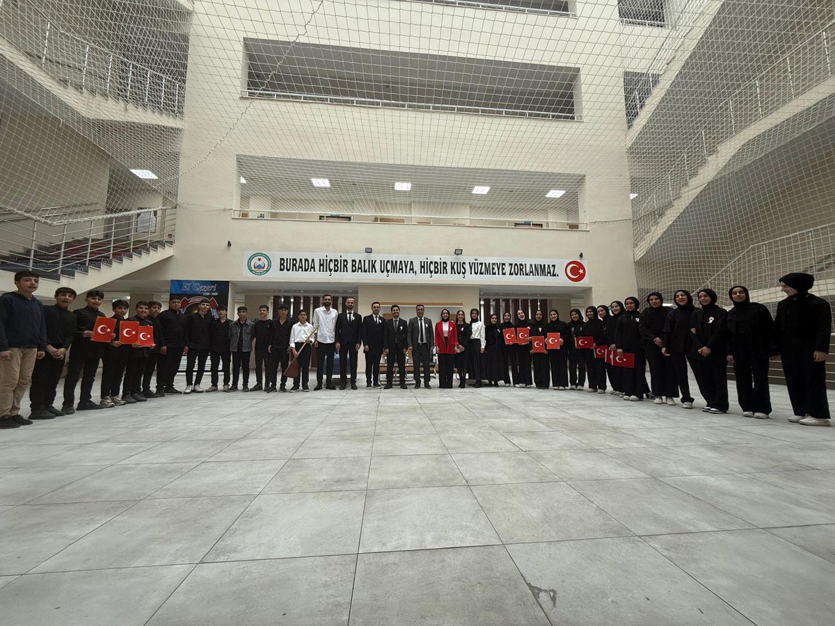 18 Mart Çanakkale Zaferi ve Şehitlerimizi Anma Programında emeği geçen tüm öğretmen ve öğrencilerimize teşekkür ediyor, kahraman şehitlerimizi bir kez daha minnet ve rahmetle anıyoruz. 🇹🇷