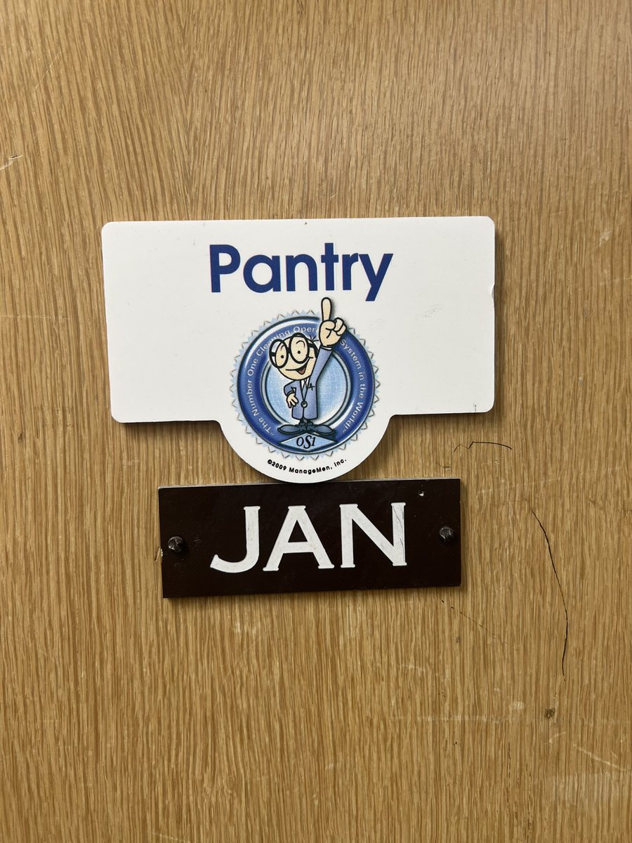 bigmalikJ02's tweet photo. Why is the janitor closet 🤓👆🏻#Eureka https://t.co/83HMjM3poI