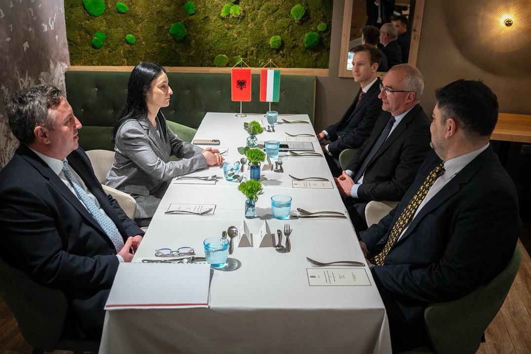 Always a pleasure catching up with State Secretary of the Ministry of Foreign Affairs and Trade of 🇭🇺 Hungary, Mr. Péter Sztáray. We had a productive discussion on our bilateral relations and 🇦🇱 Albania’s 🇪🇺 EU integration process following the Hungarian Presidency of the Council