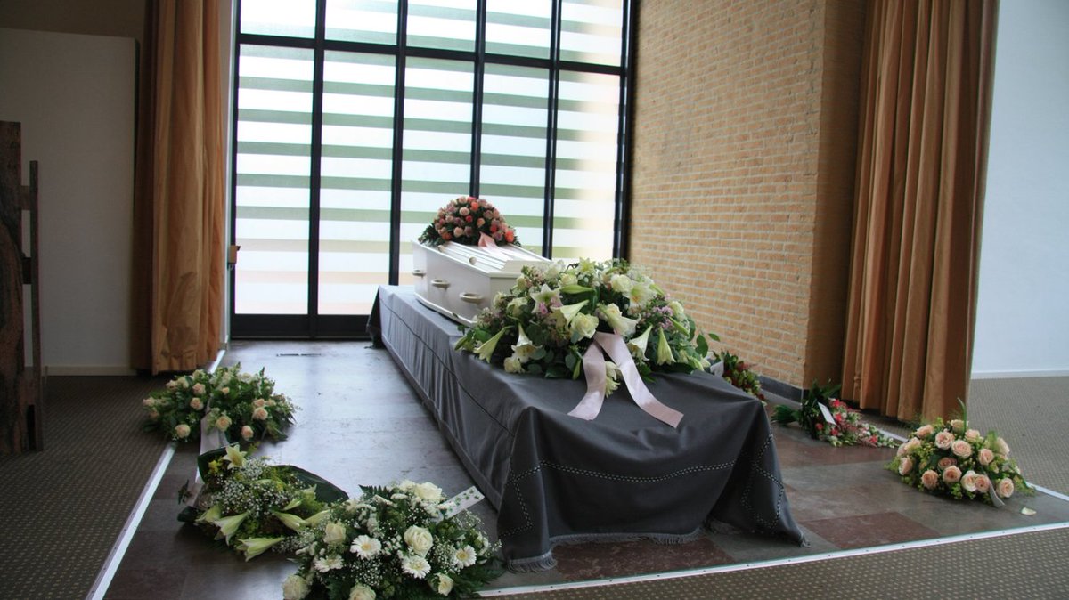 AllNationsMor's tweet image. A loving tribute can heal broken hearts. Our memorial services are crafted with care to help families come together and honor their loved ones. Schedule a consultation with us today. 

#MemorialServices
funeralarrangementsharvey.com/contact