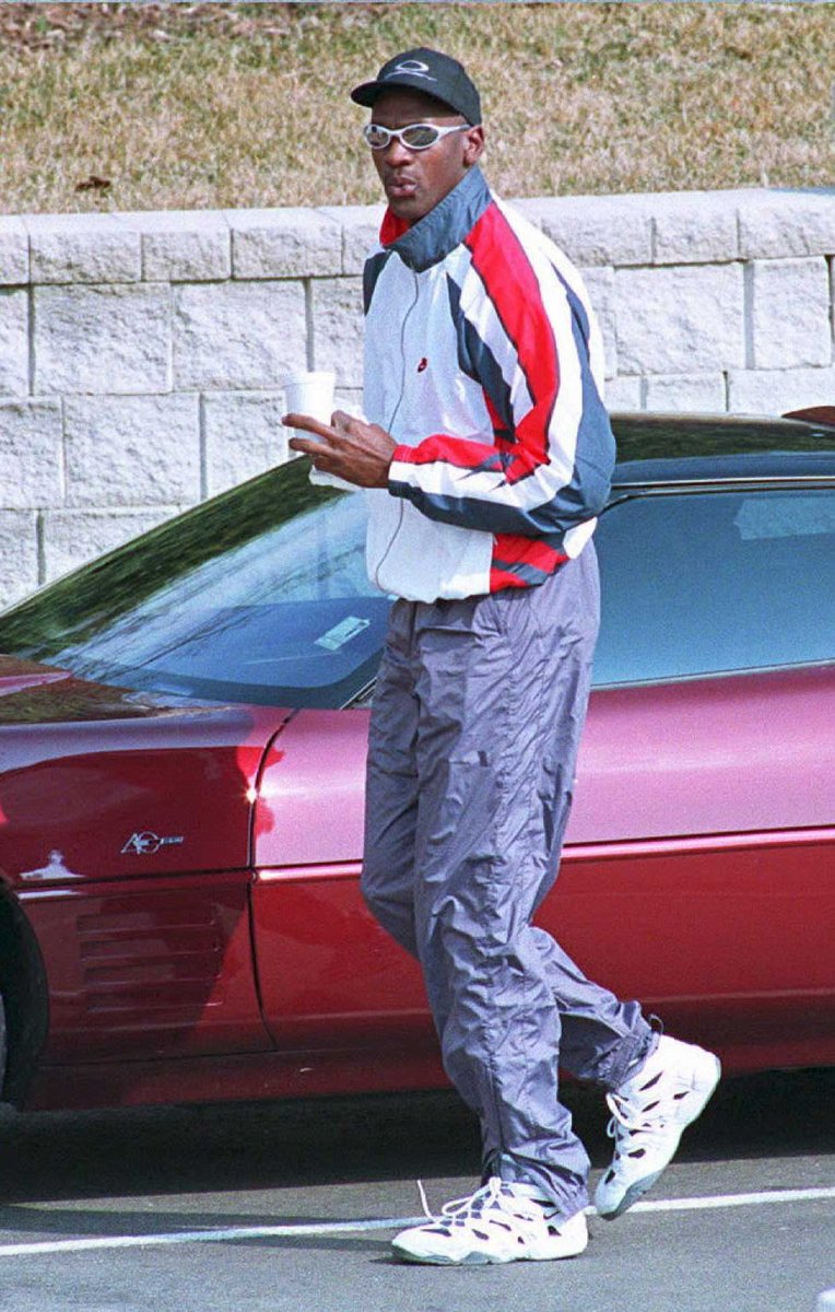 ComplexSneakers's tweet photo. March 18, 1995 https://t.co/kLwQTOXn6a