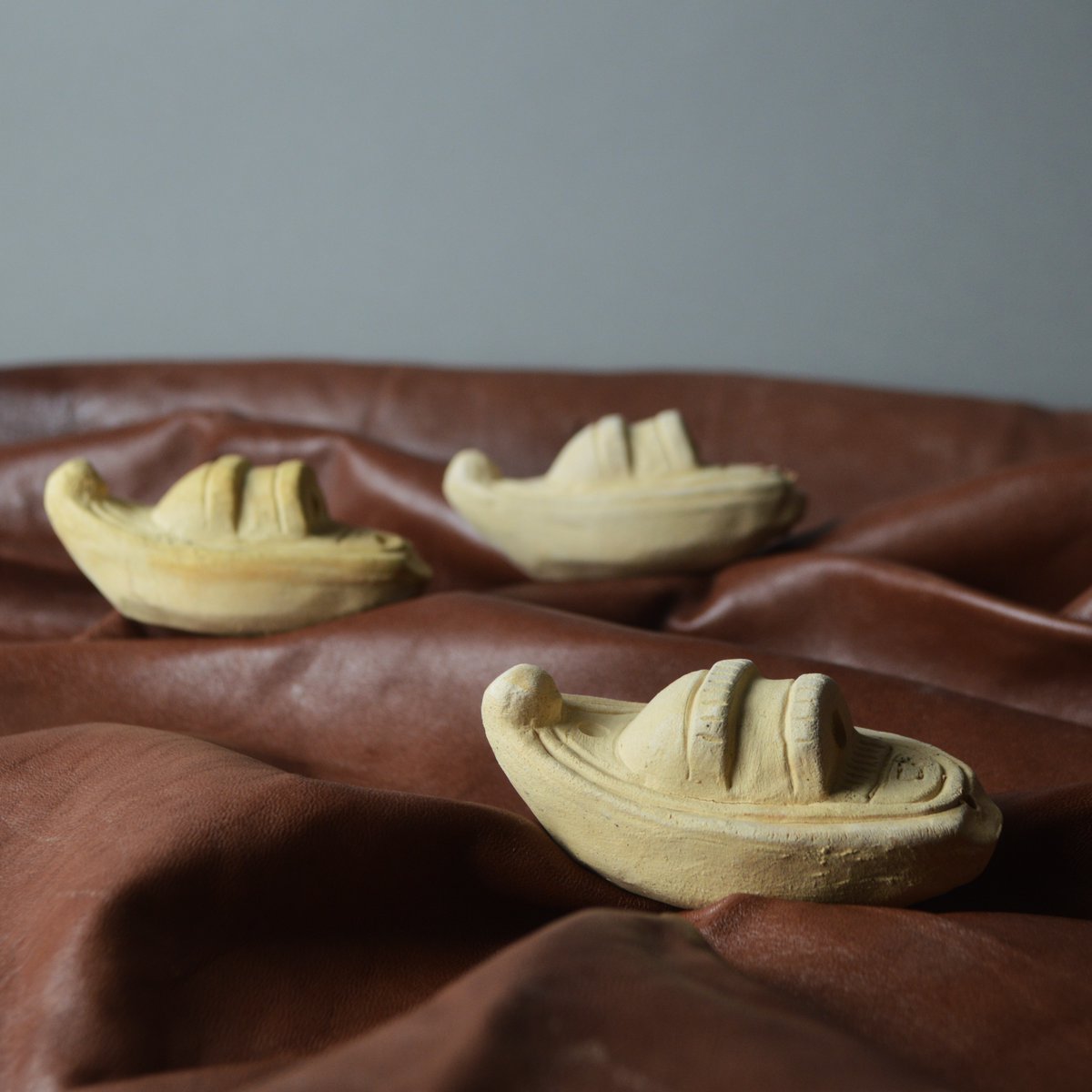 Our handcrafted Toy Nile Boat Replica offers a glimpse into ancient childhood, where children played games that reflected what they saw around them, just like children do today.  Visit our online shop to bring this miniature marvel into your home.
✨ potted-history.co.uk/products/epypt…✨