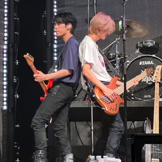 baooniie's tweet photo. “who are the frontmen?” https://t.co/4CAHn5EUFY