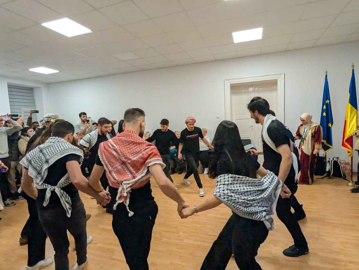 🔻 IOM Romania - Cluj team organised a big surprise for the International Women's Day. Almost 100 beneficiaries participated to a celebration to mark the date.

🌏🌍🌎 The event brought in a multicultural artistic display.

#MigrantInclusion #IOMRomania #IOM #CulturalDiversity