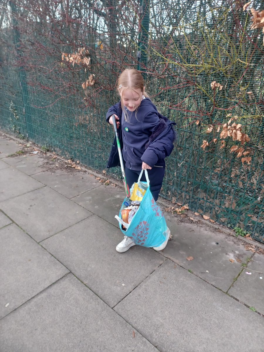 Bootlemike's tweet photo. @BedfordPrimary Rory and Cora have been keeping their community clean. Cora litterpicked Quarry Road and Rory helped clean the canal at the annual paddy splash with @bootlecanoeclub https://t.co/5t56Td1heR