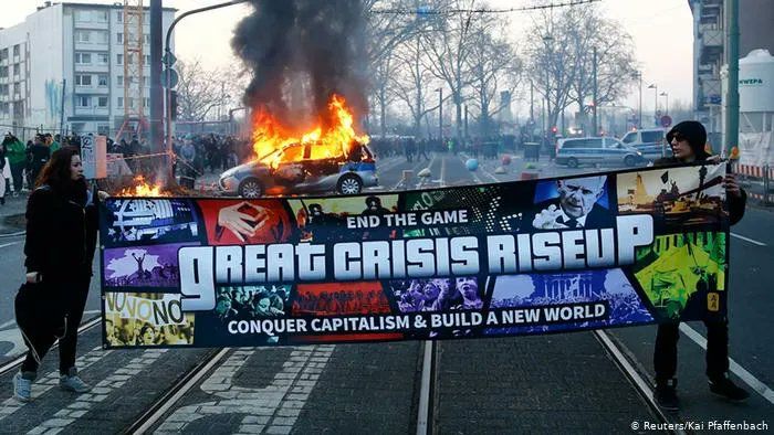 Heute vor zehn Jahren in Frankfurt: #Blockupy legt kurzzeitig Rauchschwaden über den kapitalistischen Normalzustand.