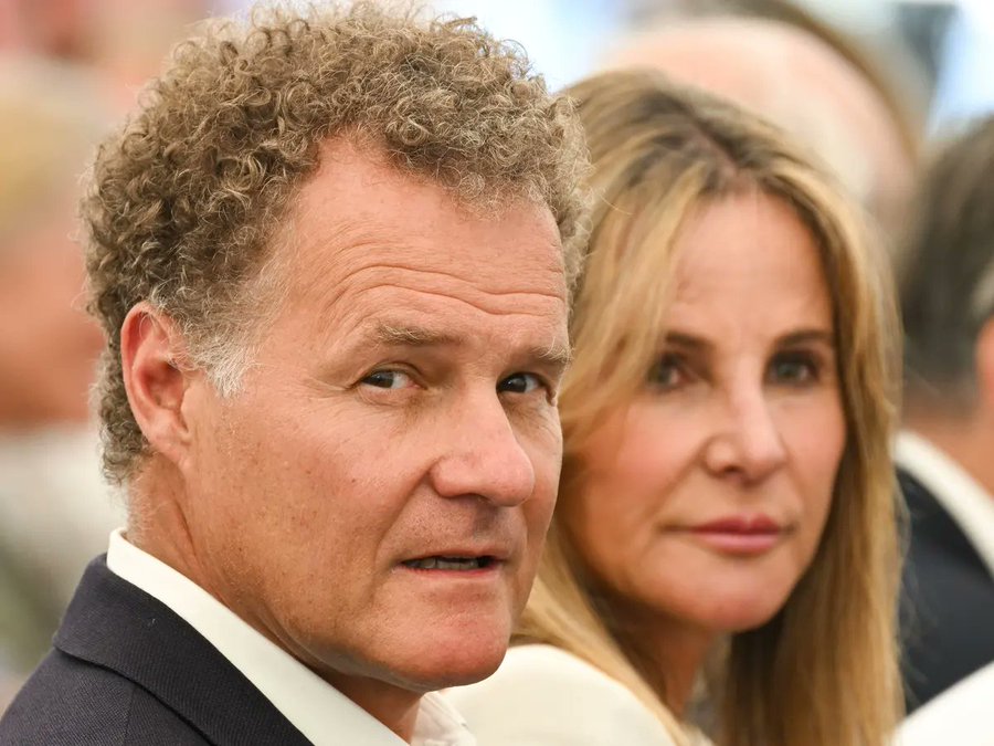 This is Lord Rothermere the owner of the Daily Mail. 

He lives in a massive mansion in the English countryside, but he pays no tax here because he identifies as French.

While the Daily Mail is registered in Bermuda and pays no tax anywhere.

That is his ‘Patriotism’.