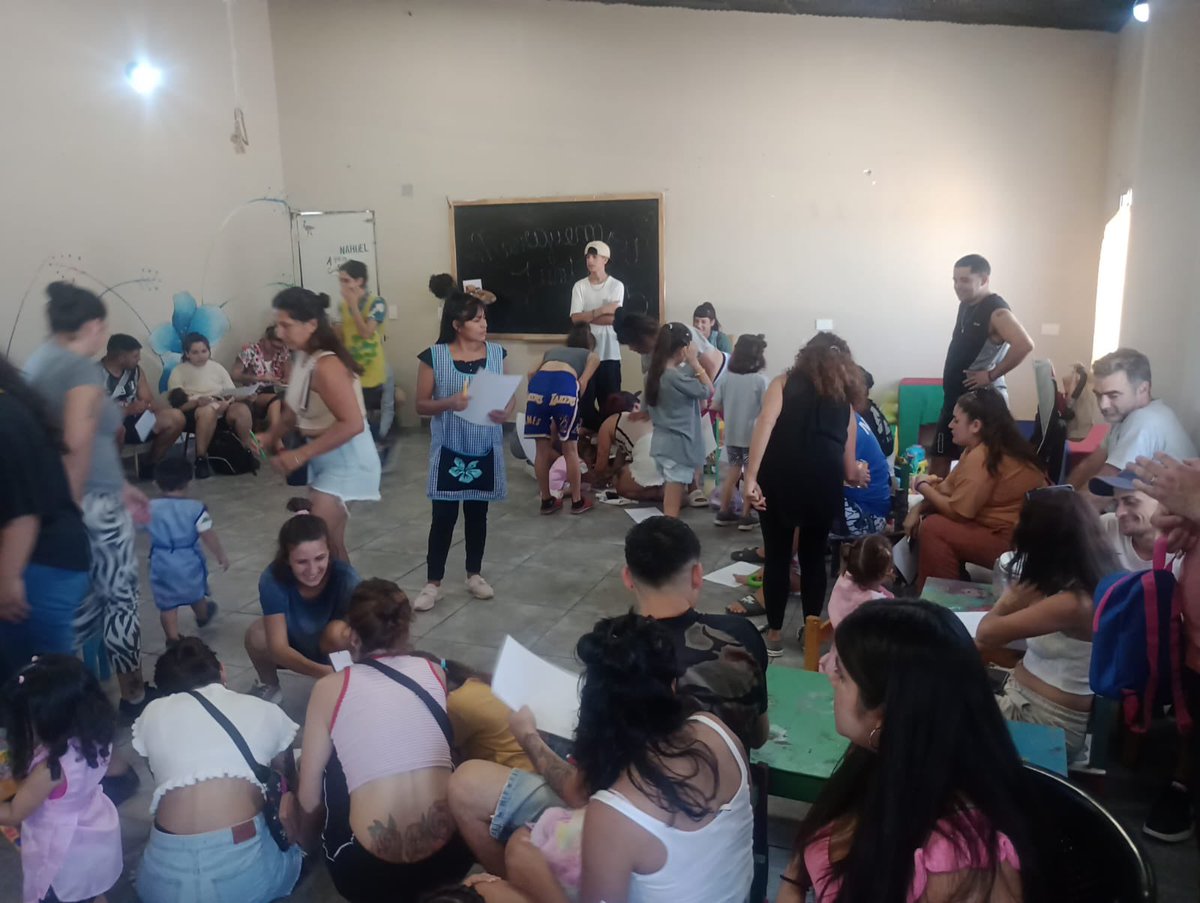 Con mucha emoción, empezamos el ciclo lectivo 2025 en nuestro jardín comunitario Las flores de Cina Cina.

Felicitaciones a las compañeras que ponen todo su amor, militancia y trabajo para sostener este espacio en tiempos tan difíciles.