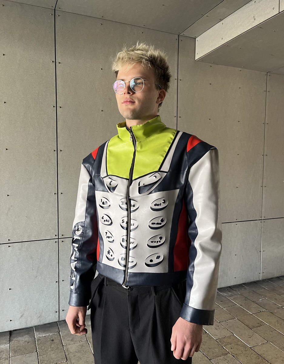 📍SF, 2025.
Outfit reveal: <a href="/akyshnik/">Arkadiy Telegin</a> wearing the speed-dial jacket.
Custom made with La Vipère AI for <a href="/leaping_ai/">Leaping AI (YC W25)</a>
(YC W25) Demo Day at <a href="/ycombinator/">Y Combinator</a>.

"Why wear a boring t-shirt when you can wear something like this?
...The future of fashion is hyper-personalised and