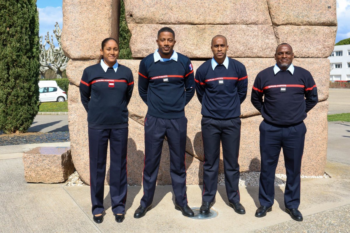 #Formation l Quatre de nos lieutenants en formation à l’<a href="/ENSOSP/">Ensosp</a> !

3 en #FILT et 1 en #FISSSM

Bravo à eux pour ce bel engagement et bonne réussite dans cette étape clé de leur carrière !