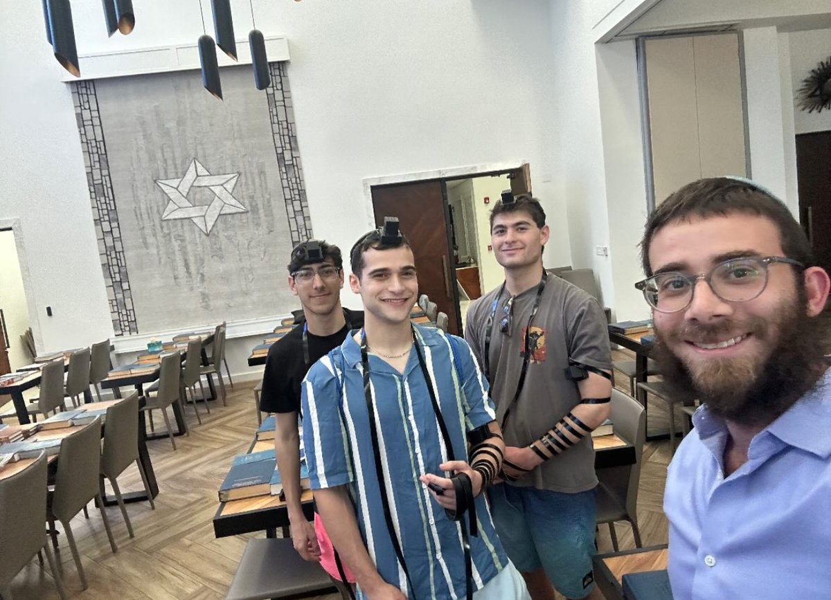 Chabad on Campus International tweet media