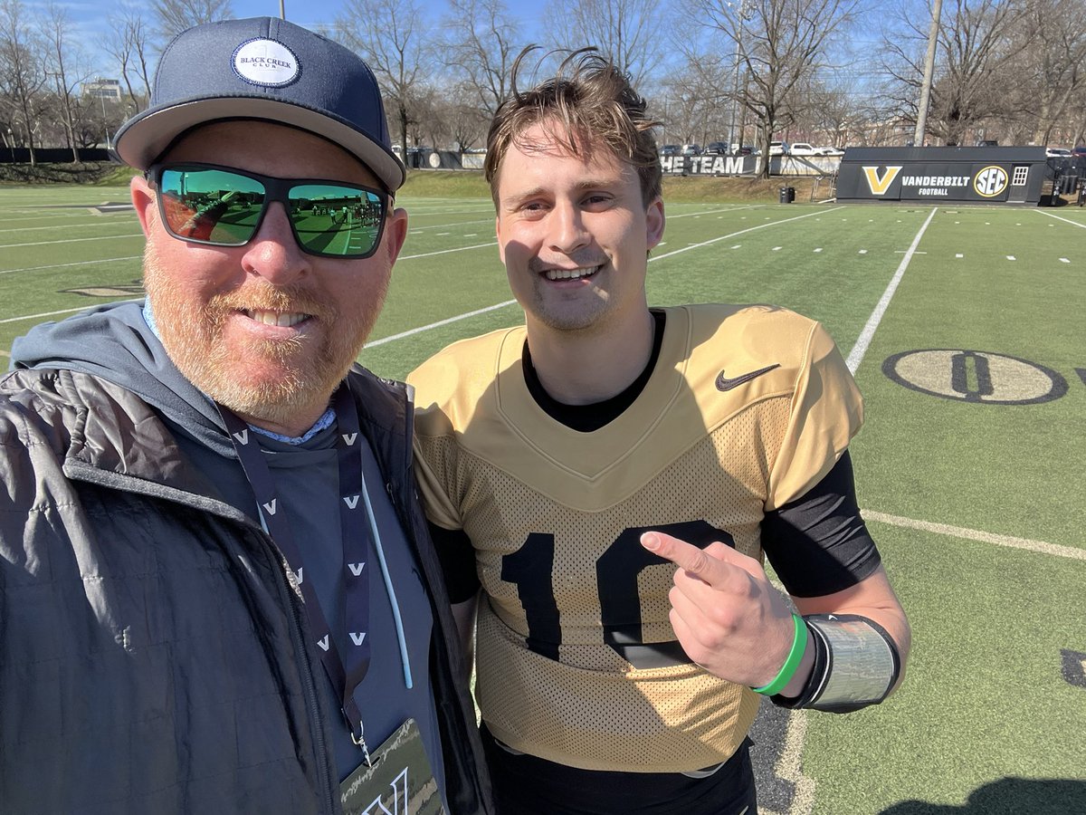 Nice to catch a practice and catch up with one of my all time favorites.. <a href="/whit7muschamp/">whit</a>!  #WeAreBaylor #WeAreHammond