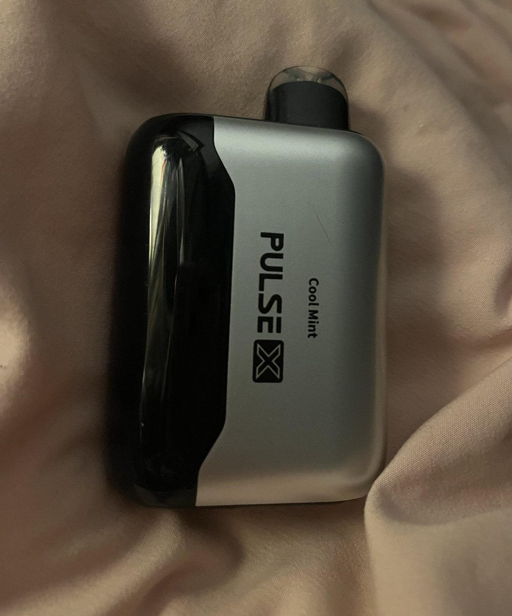 no_irls_allowed's tweet image. fellow smokers, what are we puffing on, (cigs included) i’m a mint girl till i dieee