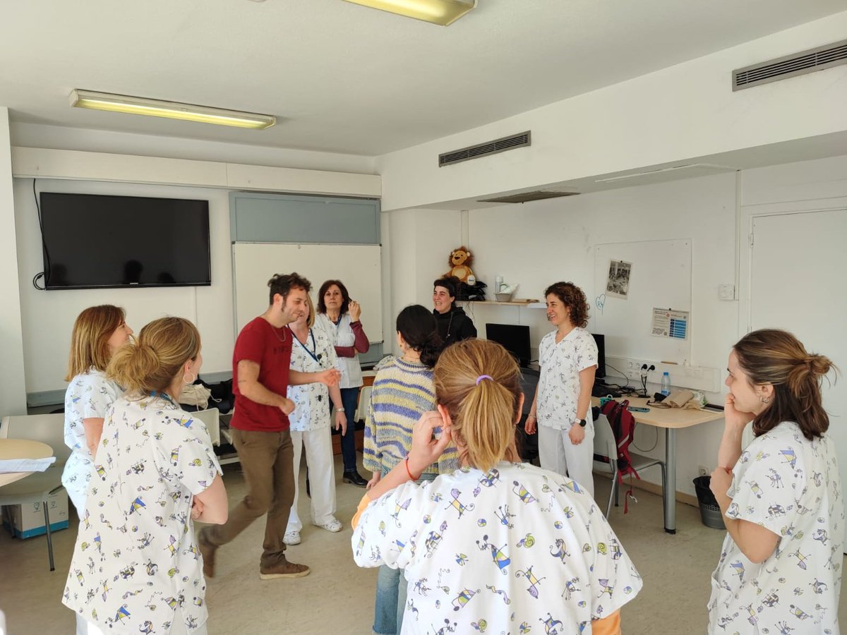 CatInfo Girona (@cati_girona) on Twitter photo 🔴.<a href="/Pallapupas/">Pallapupas</a> ensenyen eines per millorar el benestar emocional al personal pediàtric de l'<a href="/htrueta/">Hospital Trueta</a> amb l'objectiu que això repercuteixi al seu dia a dia.
➡️Un estudi amb l'<a href="/idibgi/">IDIBGI Institut d'Investigació Biomèdica de Girona</a> i finançat en part per <a href="/DiputacioGirona/">Diputació de Girona</a> valorarà aquesta iniciativa
catradio.cat/catinfo 🔴.<a href="/Pallapupas/">Pallapupas</a> ensenyen eines per millorar el benestar emocional al personal pediàtric de l'<a href="/htrueta/">Hospital Trueta</a> amb l'objectiu que això repercuteixi al seu dia a dia.
➡️Un estudi amb l'<a href="/idibgi/">IDIBGI Institut d'Investigació Biomèdica de Girona</a> i finançat en part per <a href="/DiputacioGirona/">Diputació de Girona</a> valorarà aquesta iniciativa
catradio.cat/catinfo