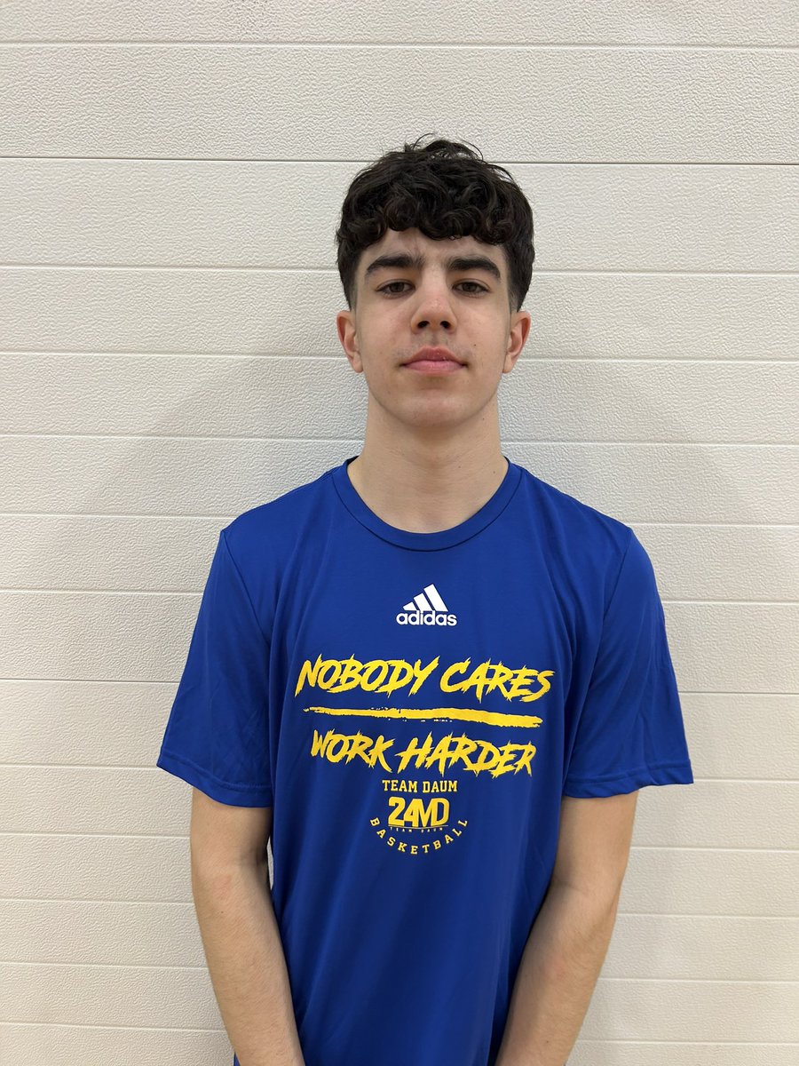 MEET THE TEAM!

Spring/Summer 2025 ⬇️🏀
🟦#24MDTeamDaum 
🟨 Marcus Prestwich
🟦 University HS (CO)
🟨 5’11”
🟦 Class of 2026