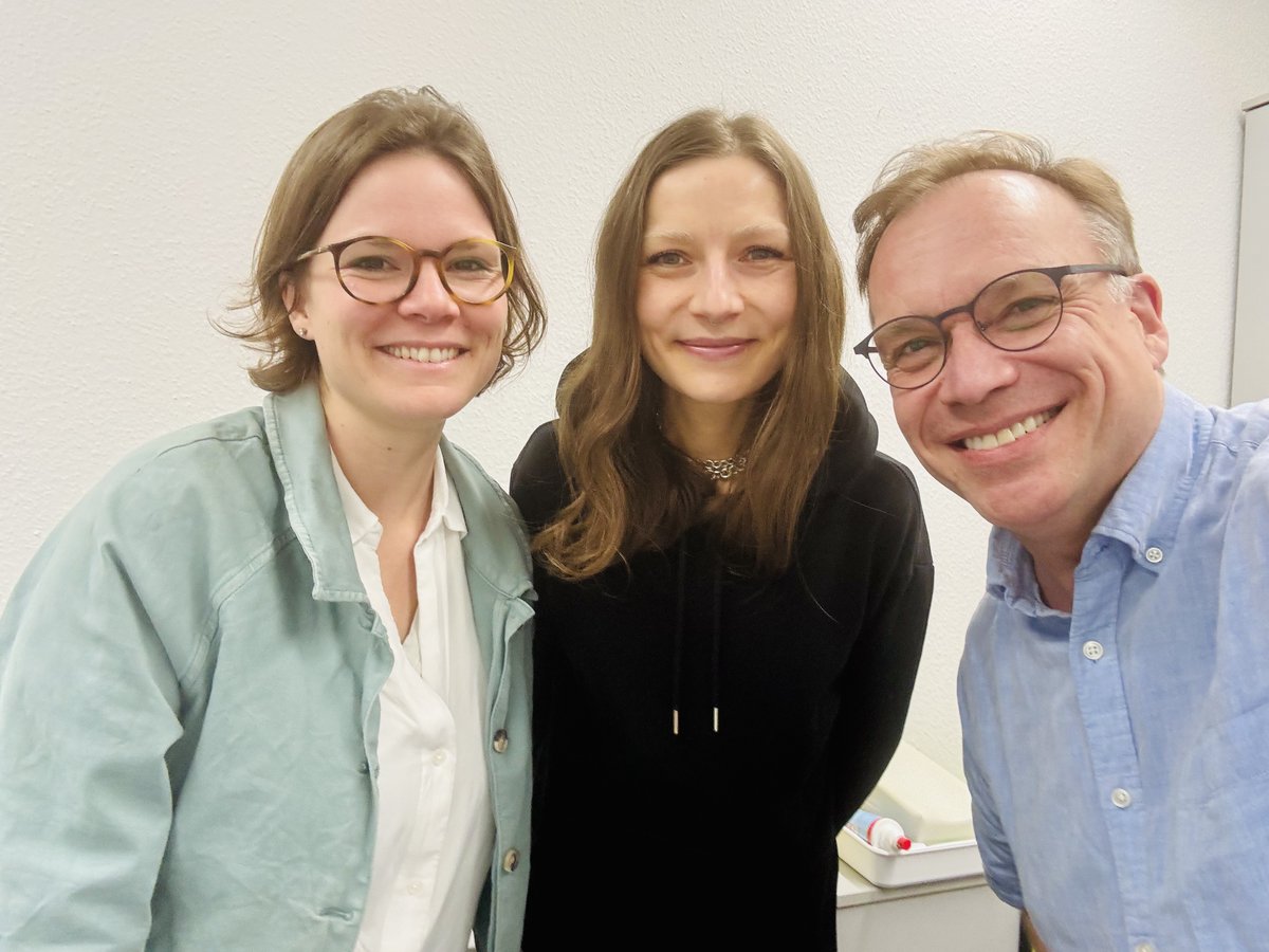 Psych_Cast's tweet photo. "Frühling ist beste StäB Zeit!" mit Julia und Caro - https://t.co/Id4zALtRs2 https://t.co/2oeBuNST87