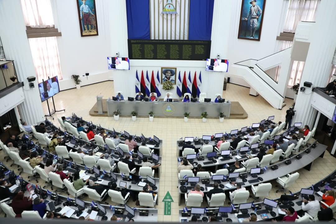 La Asamblea Nacional aprobó la renuncia al cargo como Magistrada de la Corte Suprema de Justicia de la Doctora Juana Méndez Pérez. 

La renuncia de la Magistrada Méndez, obedece a que la  misma esta optando al cargo de Presidenta de la Corte Centroamericana de Justicia.