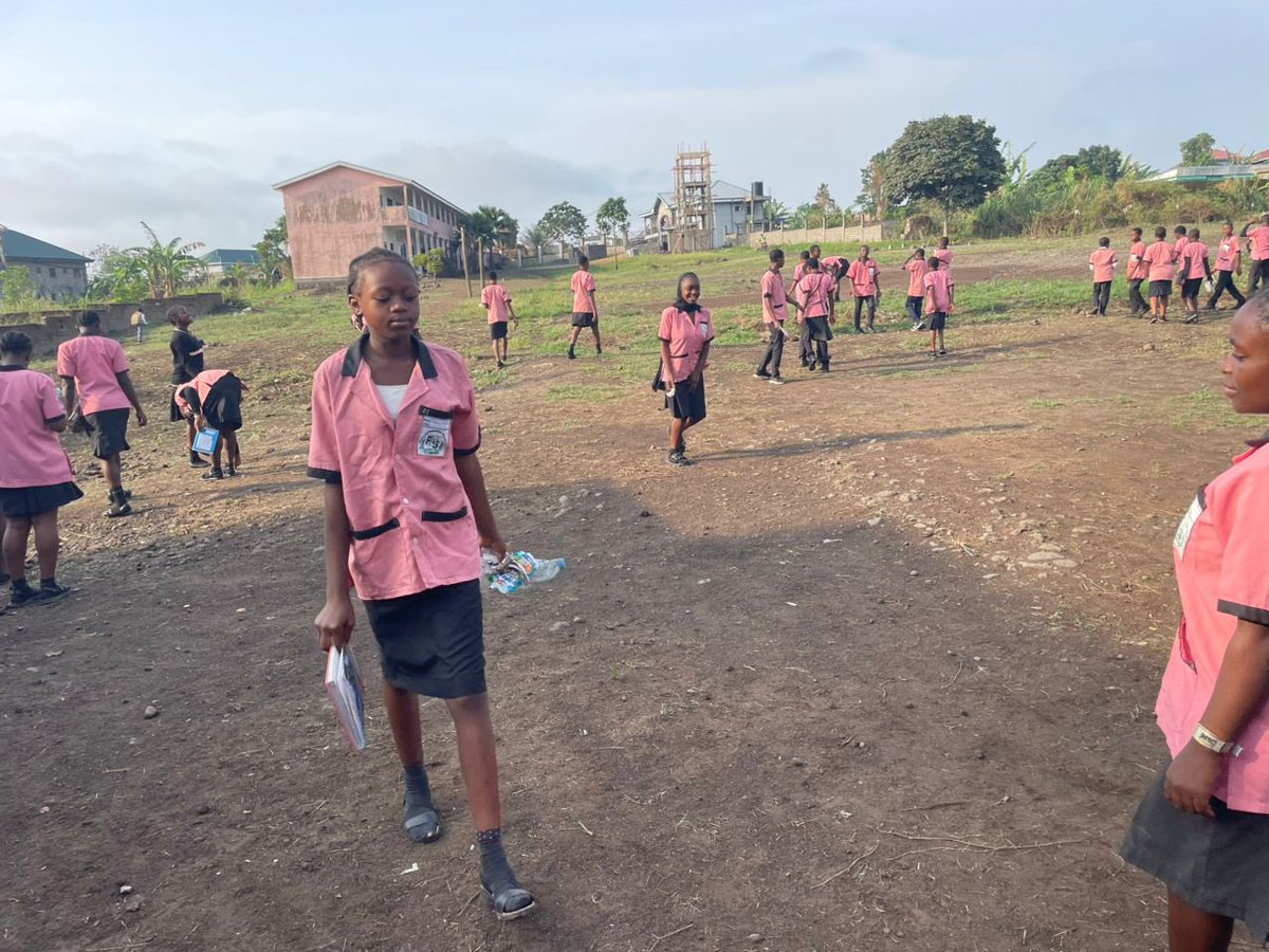 theblprojects's tweet image. World Recycling Day 2025 BLP team in Buea donated Trash Buckets at Fonic Comprehensive Secondary School Sandpit Buea  “ Our Environment, Our Future”

#WorldRecyclingDay2025  #RecycleForTheFuture  #SustainableRecycling  
#AfricaRecycles @UNEP_Africa @UNFCCC @UNCCDcso @SDGActors