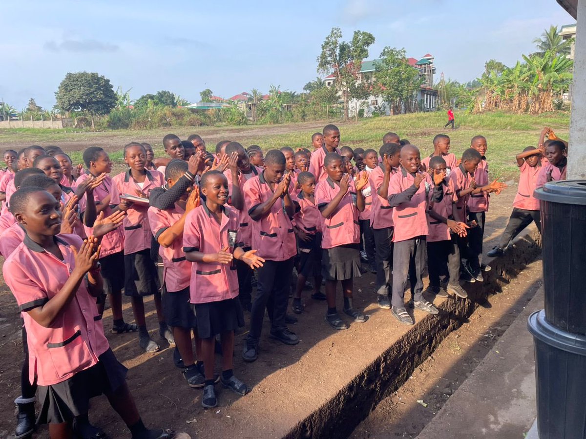 theblprojects's tweet image. World Recycling Day 2025 BLP team in Buea donated Trash Buckets at Fonic Comprehensive Secondary School Sandpit Buea  “ Our Environment, Our Future”

#WorldRecyclingDay2025  #RecycleForTheFuture  #SustainableRecycling  
#AfricaRecycles @UNEP_Africa @UNFCCC @UNCCDcso @SDGActors