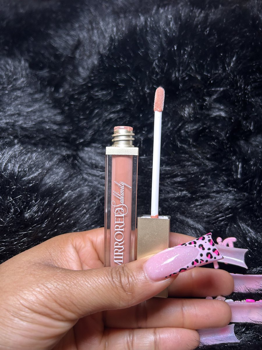 MSublimity's tweet image. Spring is around the corner! Which glosses will you add to your nude collection? 
1. Idol 
2. Skintight 
3. Rose 

#mirroredsublimity #lipgloss #nudegloss