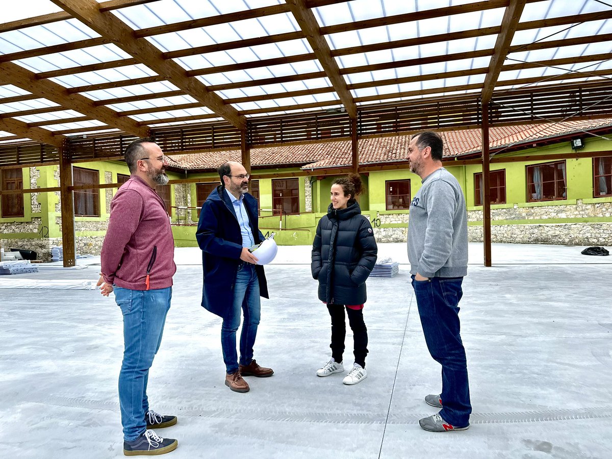 🏫La cubierta del Colegio Menéndez Pelayo queda finalizada esta semana

<a href="/JoseLuisUrraca/">Jose Luis Urraca ❤</a> “Este mes de abril, una vez se acondicione el patio y los cerramientos, quedará a disposición de la comunidad educativa y del vecindario del Zapatón y la ciudad”

➕ℹ️  torrelavega.es/noticia/la-cub…