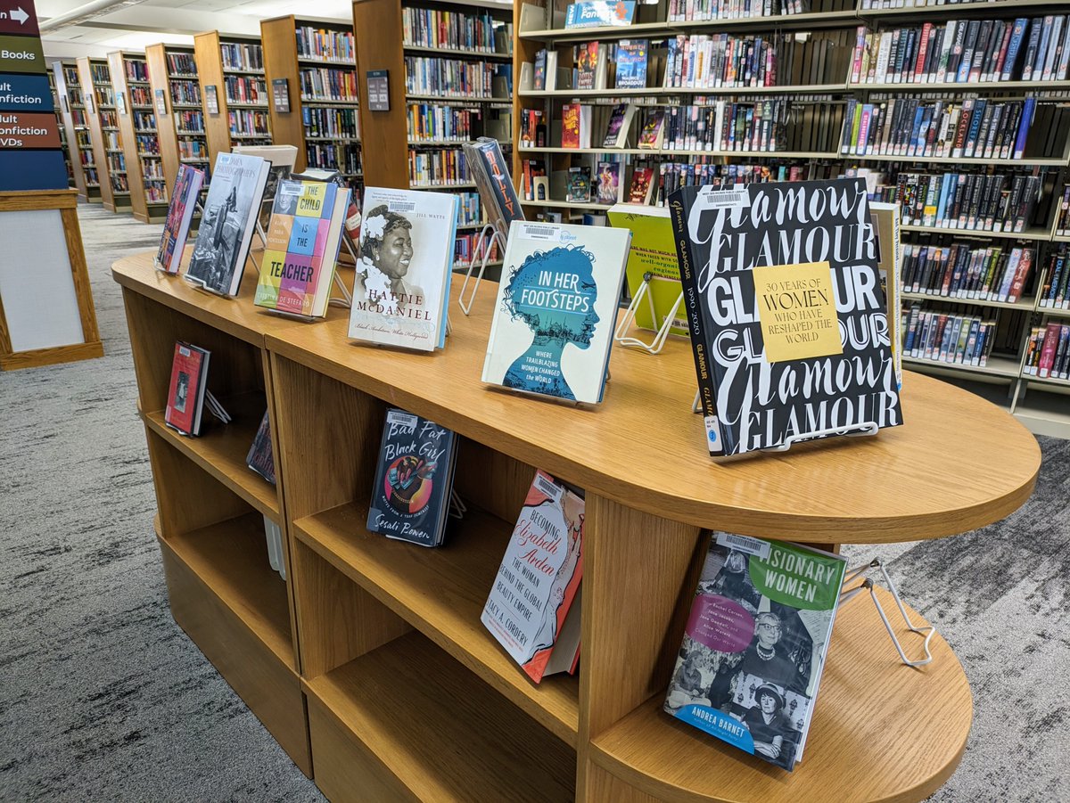 W Des Moines Library tweet media