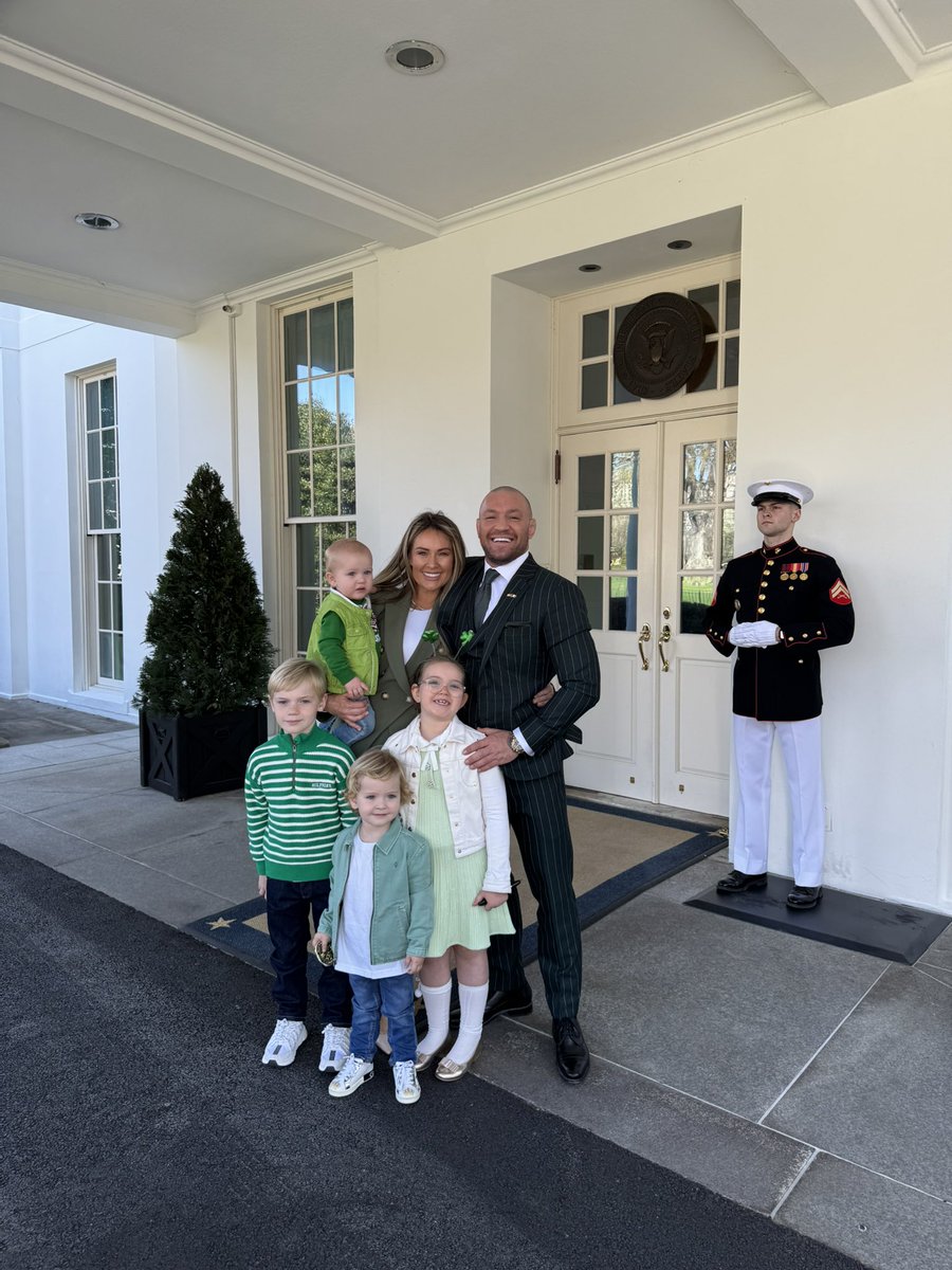 Conor McGregor tweet media