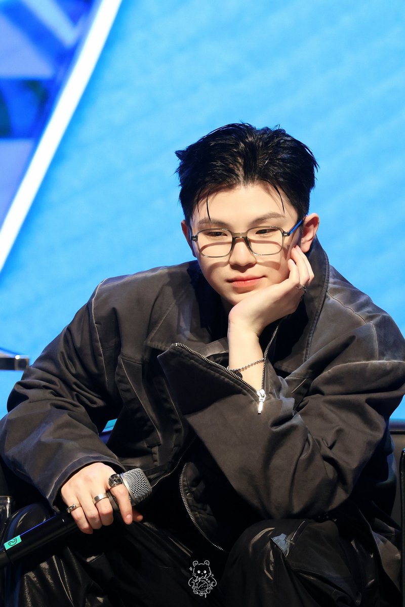 250316 hw fp

진짜 아기 아냐？？🧐

#WOOZI #우지 #이지훈 #李知勋 #ウジ
#SEVENTEEN #SVT #세븐틴