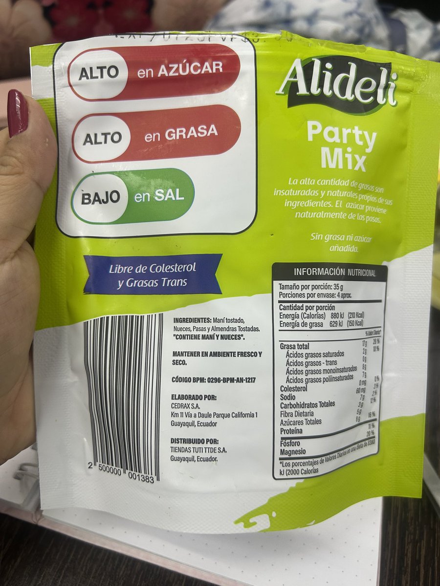 mafermorenod's tweet photo. Por la poca vigilancia sanitaria es que se producen enfermedades aquí una compra que realice ayer en el #Tuti  y hoy al consumirlo me encuentro una cosa negra que no sé que porquería será marca Alideli frutos secos  @Arcsa_Ec esperando que tomen medidas de vigilancia sanitaria https://t.co/EndGLgkRqW