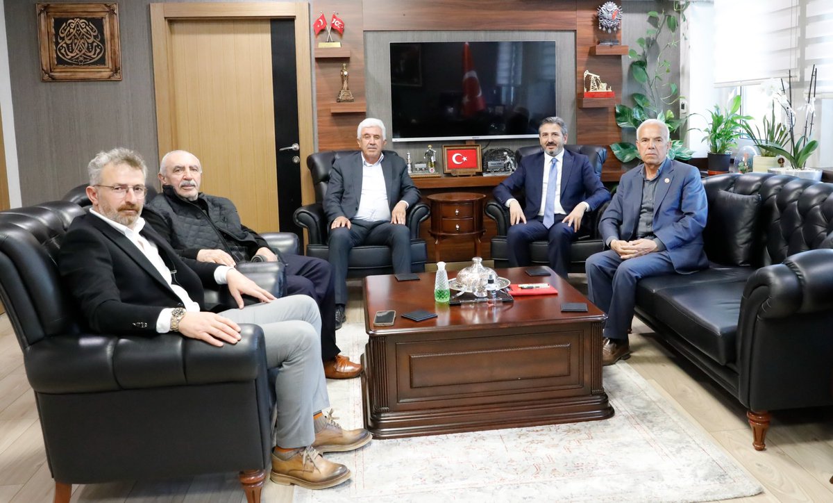 Devlet Demir Yolları Genel Müdür Yardımcısı Sn. Metin Akbaş ve AK Parti Adıyaman İl Başkan Yardımcımız Sn. Abdurrahman Parlak ile beraberindeki heyeti <a href="/csgbakanligi/">T.C. Çalışma ve Sosyal Güvenlik Bakanlığı</a>’nda misafir ettik. 

Değerli misafirlerimize ziyaretleri dolayısıyla teşekkür ediyorum.